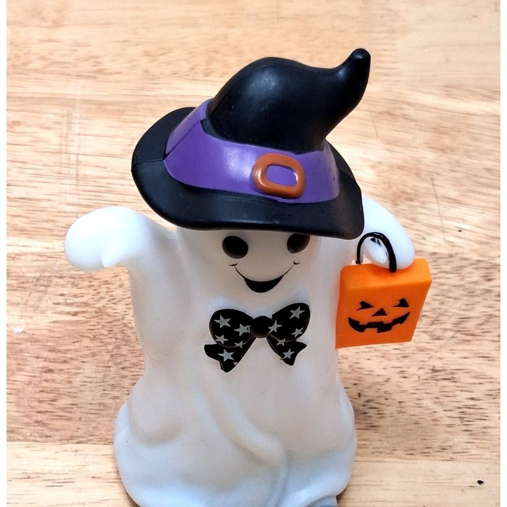 Halloween Ghost Motion Activated Light Up "Trick Or Treat Smell My Feet" Decor - Picture 6 of 9